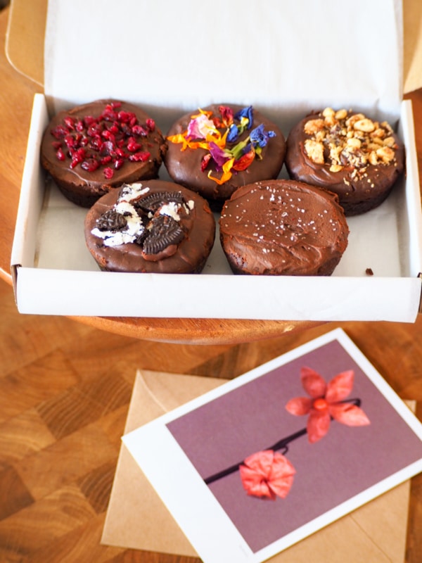 Brownies per post - Cadeau voor Oma brownies per post - cadeau vrouw 80 jaar