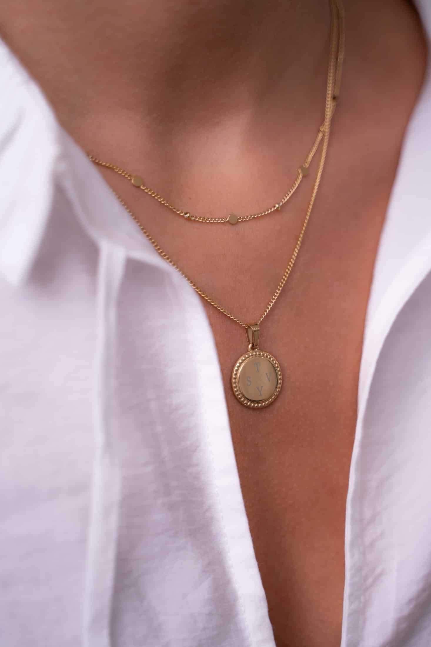 Mooi sieraad voor Oma - ketting met initialen